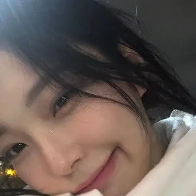 充滿粉絲愛意的白知憲 (fromis_9)人氣照片