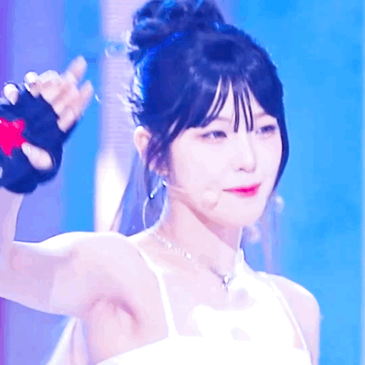 充滿粉絲愛意的白知憲 (fromis_9)人氣照片