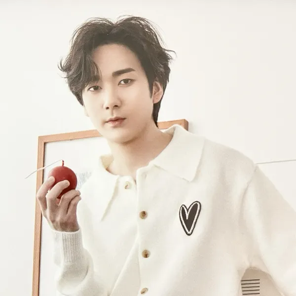 Top Photo Full of Aron Love