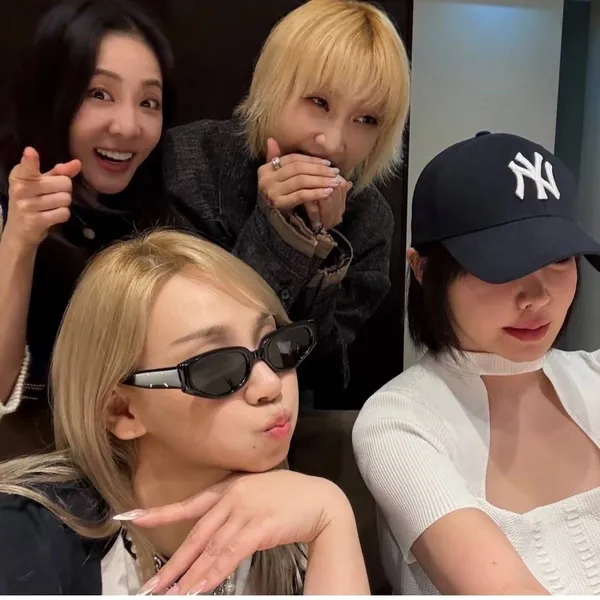 Top Photo Full of 2NE1 Love