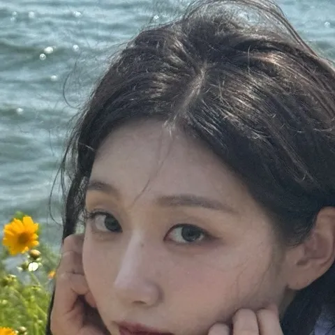 Top Photo Full of Jeong Yein (Lovelyz) Love