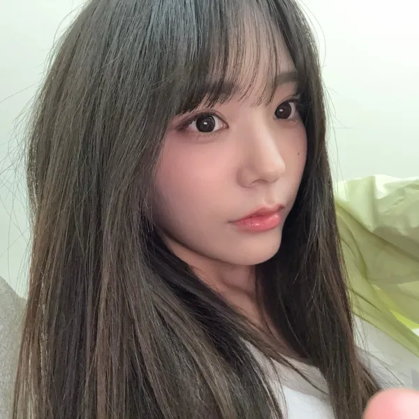 Today's Most Loved Siyeon (QWER)