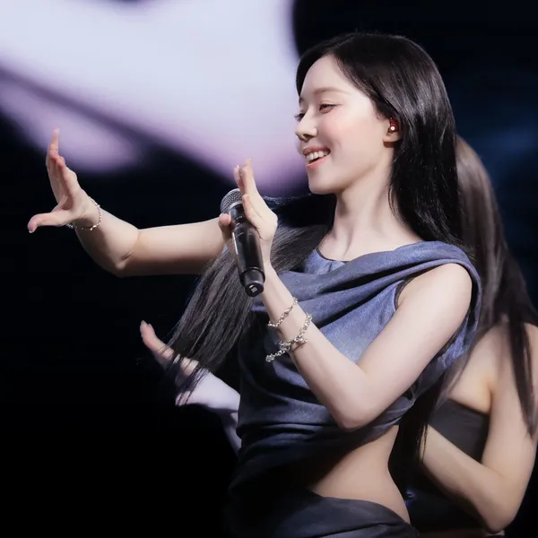 오늘 가장 사랑받은 윈터 (에스파)의 모습