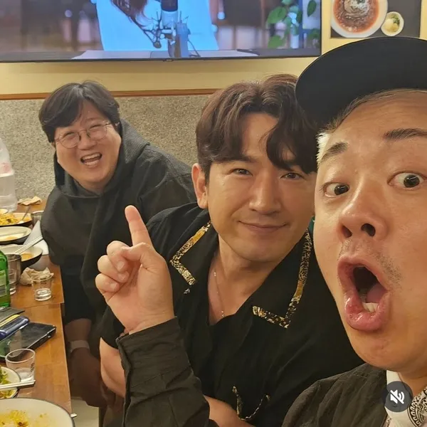 Today's Most Loved Lee Minwoo (SHINHWA)
