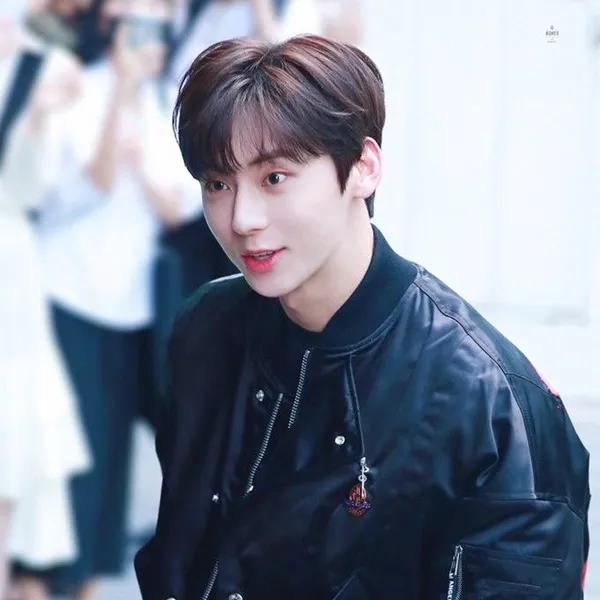 Foto Populer Penuh Cinta untuk Hwang Minhyun