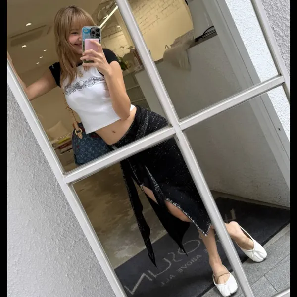 充滿粉絲愛意的Lisa (BLACKPINK)人氣照片