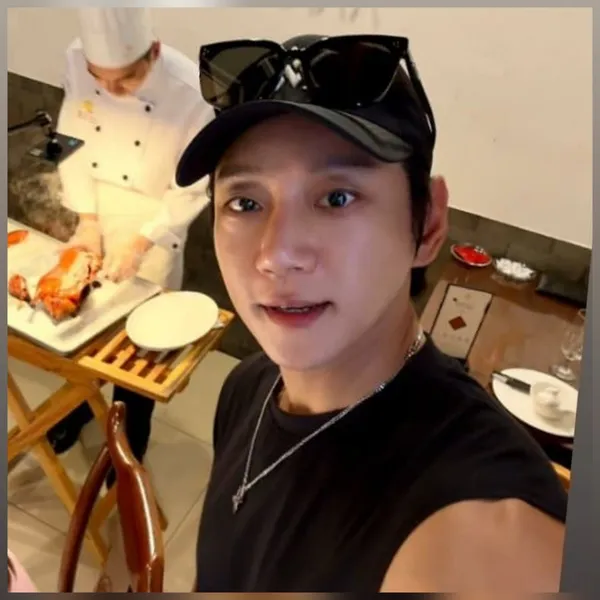 Top Photo Full of Hwang Chiyeol Love