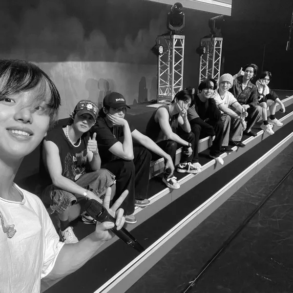 Top Photo Full of PENTAGON Love