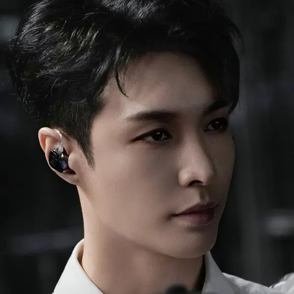 Fans' Pick: Best Moment of Lay (EXO)