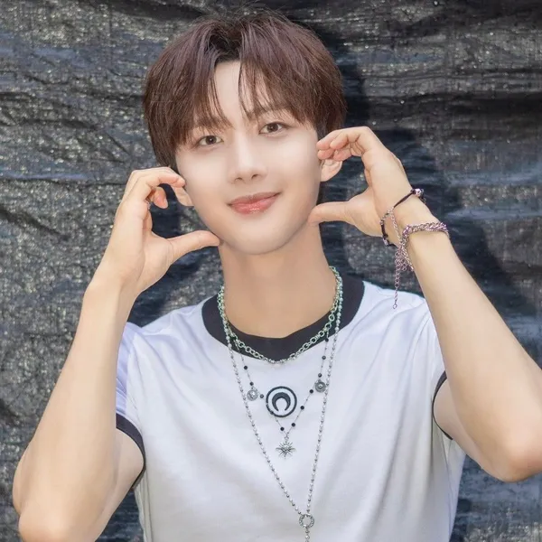 Today's Most Loved Hui (PENTAGON)
