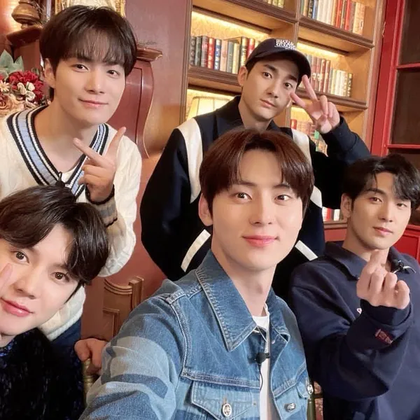 Top Photo Full of NU'EST Love