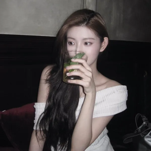 Today's Most Loved Yiren (EVERGLOW)