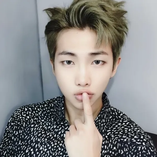 今日最も愛されたRM (BTS)の姿