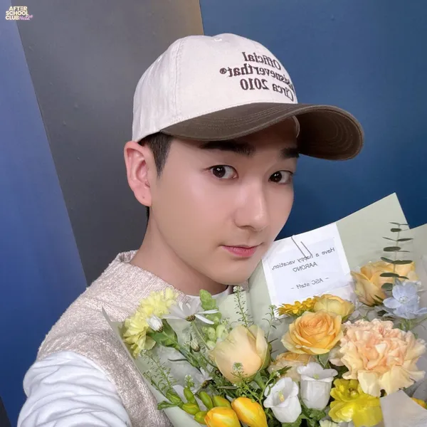 Top Photo Full of Aron Love