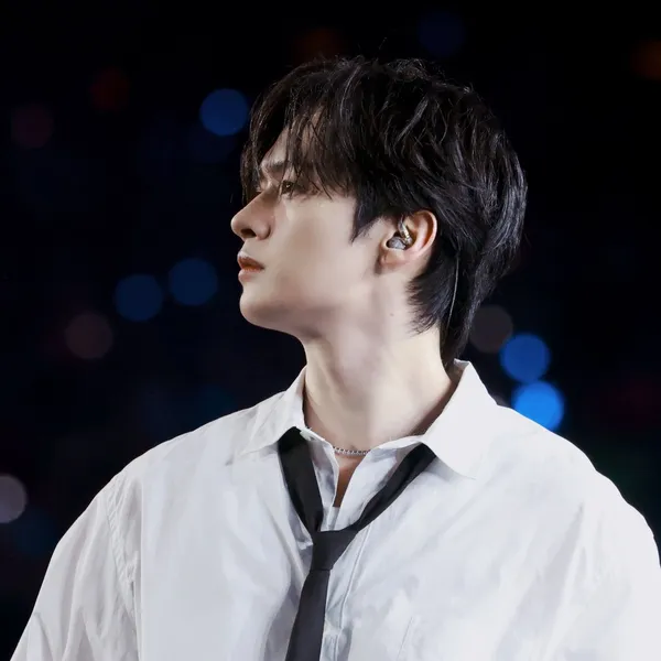 Today's Most Loved Lee Know (Stray Kids)