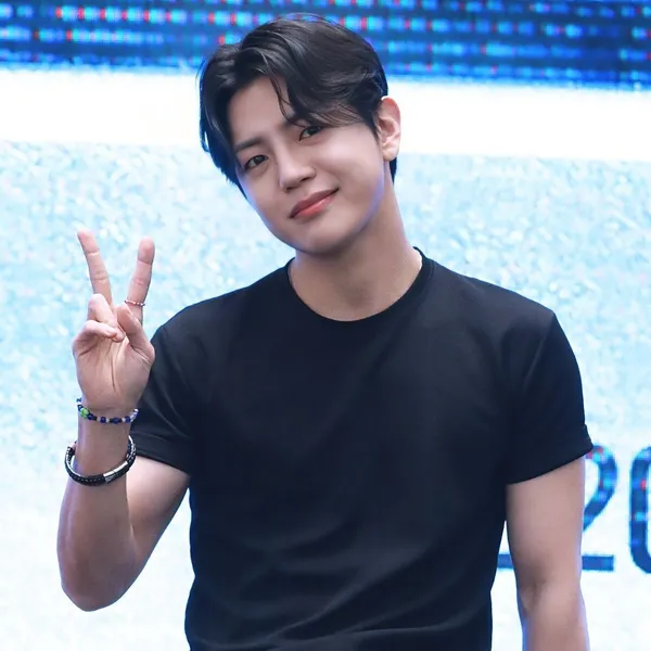 Today's Most Loved Donghun (A.C.E)