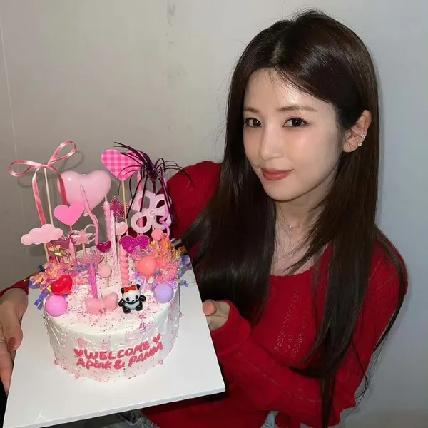 今日最受喜愛的朴初瓏 (Apink)