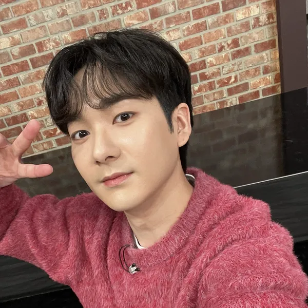 Today's Most Loved Aron