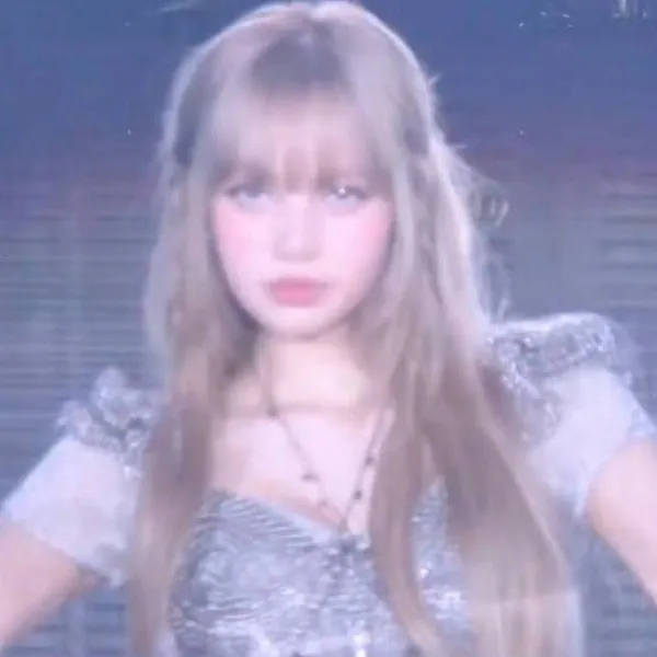 Momen Terbaik Lisa (BLACKPINK) Pilihan Penggemar