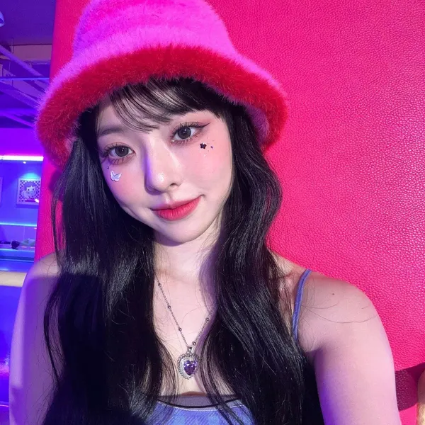 Today's Most Loved ViVi (Loossemble)