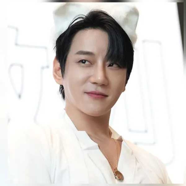 Today's Most Loved Hwang Chiyeol
