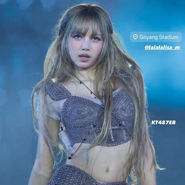 充满粉丝爱意的Lisa (BLACKPINK)人气照片