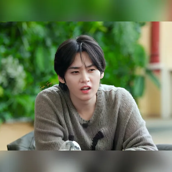 Today's Most Loved Lee Know (Stray Kids)