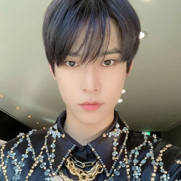 Penampilan Doyoung (NCT 127) yang Paling Dicintai Hari Ini