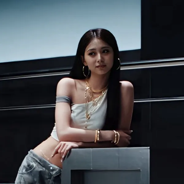 Foto Populer Penuh Cinta untuk Tzuyu (TWICE)
