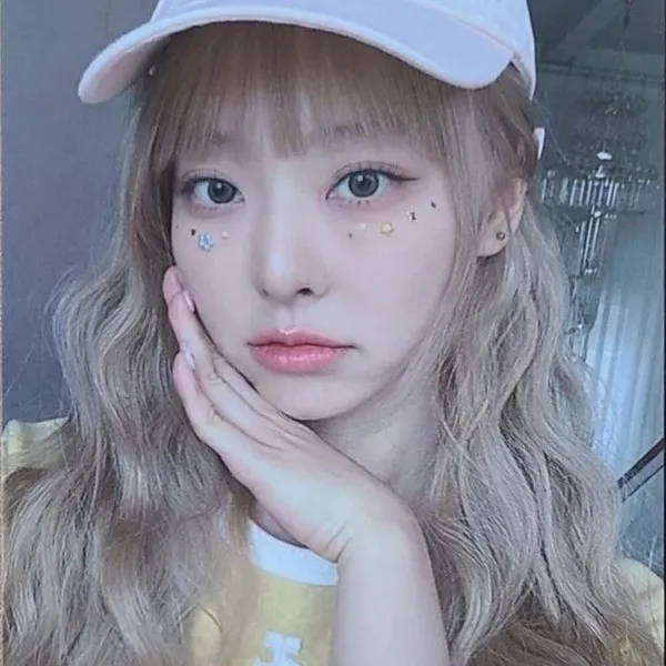 Today's Most Loved ViVi (Loossemble)