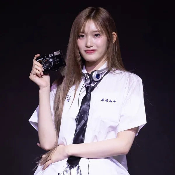 Today's Most Loved Leeseo (IVE)