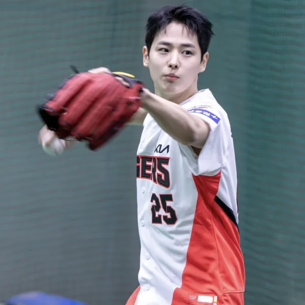 Top Photo Full of Choi Byungchan Love