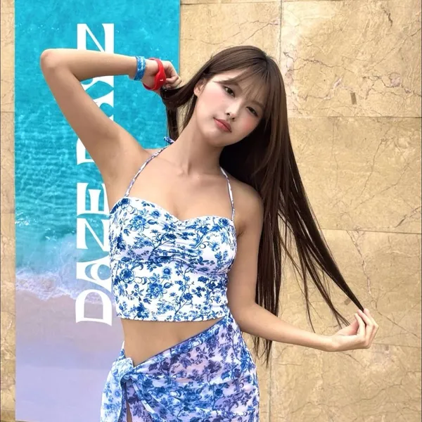 Top Photo Full of Ahin (MOMOLAND) Love
