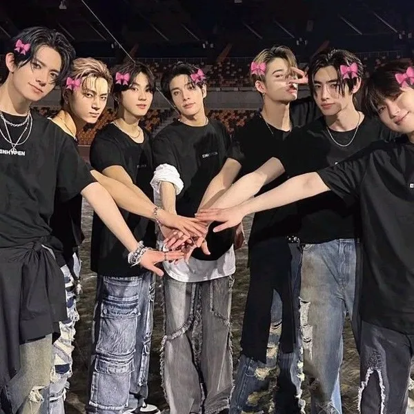 Top Photo Full of ENHYPEN Love