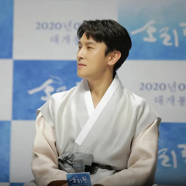 Top Photo Full of Kim Dongwan (SHINHWA) Love