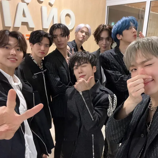 Top Photo Full of PENTAGON Love