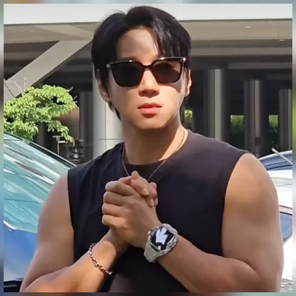 Today's Most Loved Hwang Chiyeol