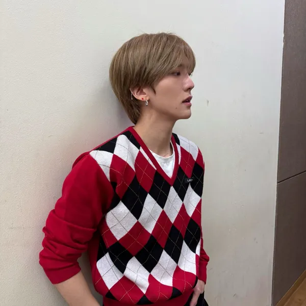 Today's Most Loved JUNG HOON (OMEGA X)