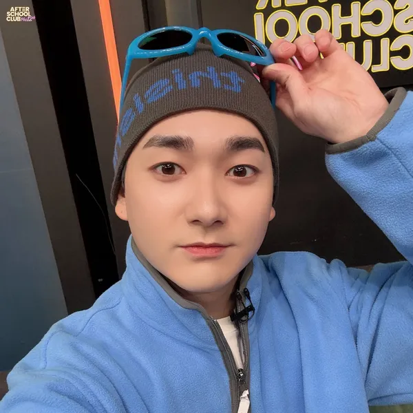Top Photo Full of Aron Love