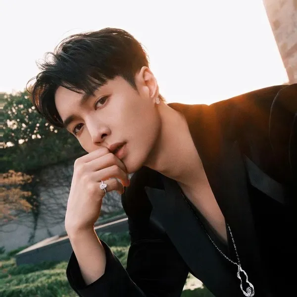 Fans' Pick: Best Moment of Lay (EXO)