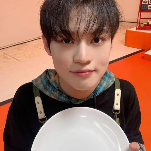 Today's Most Loved Chenle (NCT DREAM)