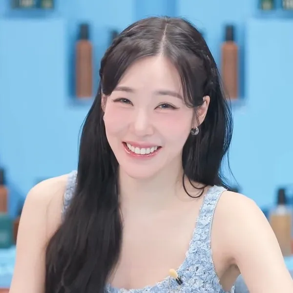 Top Photo Full of Tiffany Young (Girls' Generation) Love