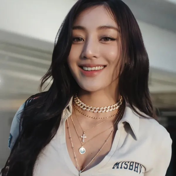 今天最受喜爱的志效 (TWICE)