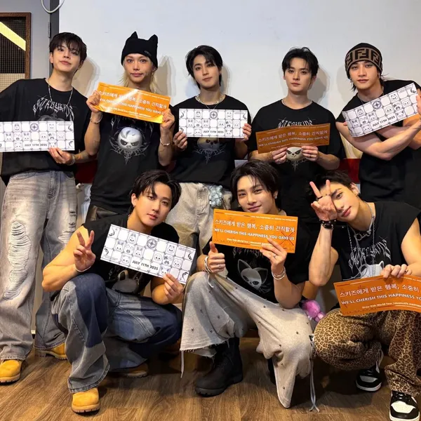 Today's Most Loved Lee Know (Stray Kids)