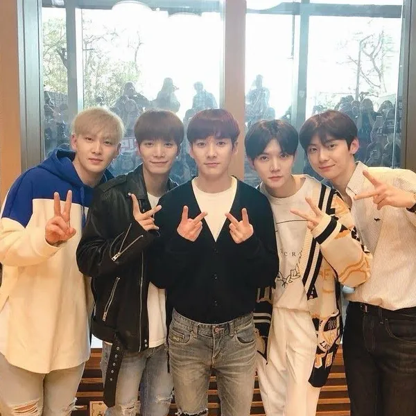 오늘 가장 사랑받은 뉴이스트의 모습