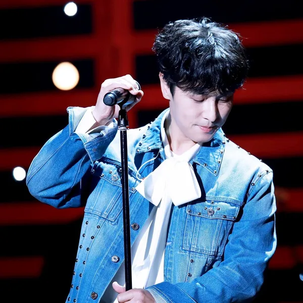 Top Photo Full of Kim Dongwan (SHINHWA) Love