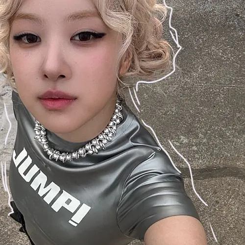 Today's Most Loved ROSÉ (BLACKPINK)