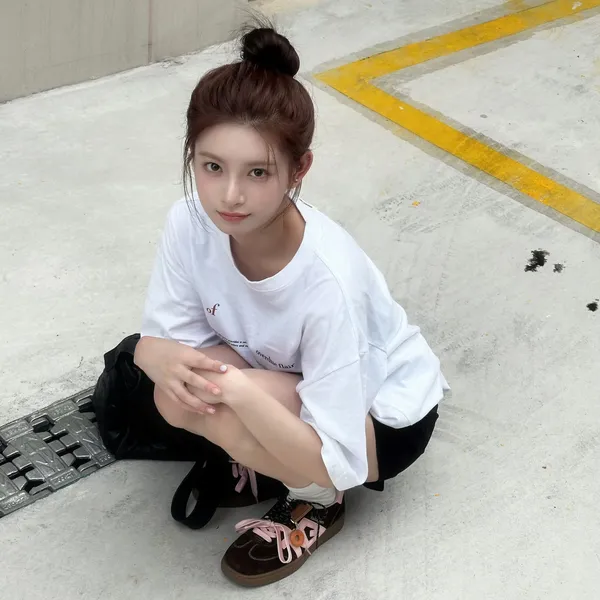 Today's Most Loved Yiren (EVERGLOW)
