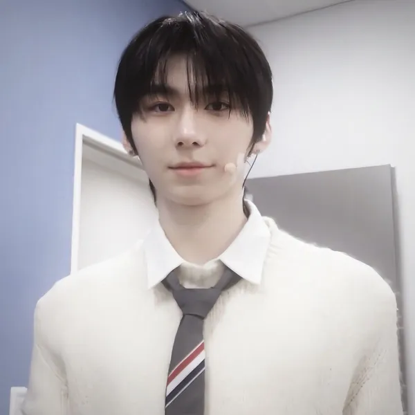 今天在最爱偶像中闪耀的Park Han (AHOF)代表照片
