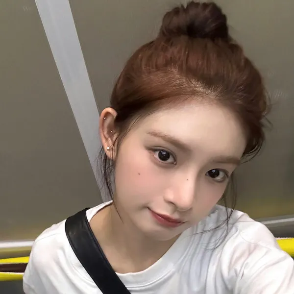 Today's Most Loved Yiren (EVERGLOW)